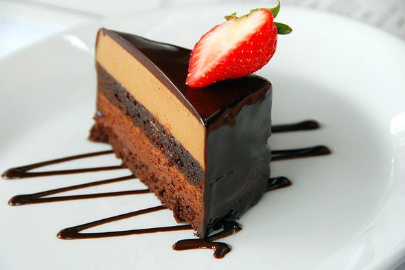 chocolate-mousse-cake-strawberry-590